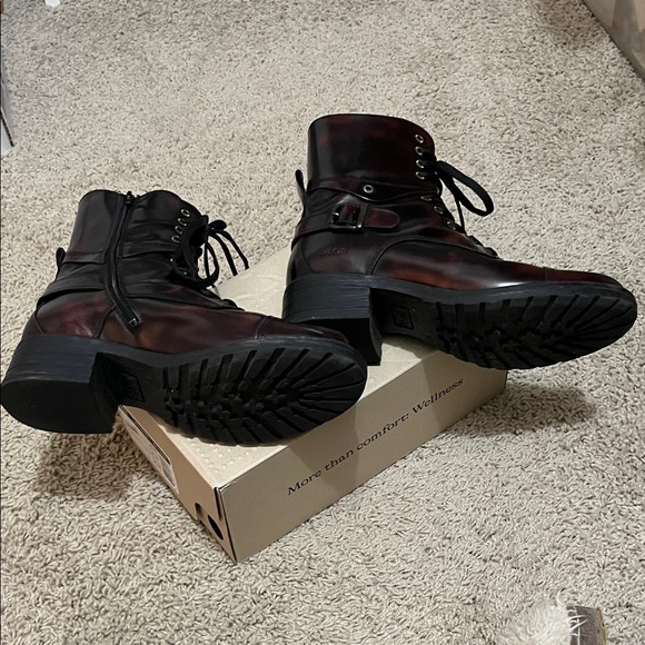 Taos Footwear Women’s Crave-Dark Brown Leather Boots w/side zip - Picture 5 of 6